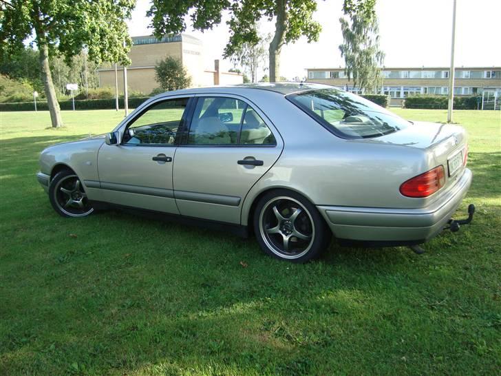 Mercedes Benz E220 diesel billede 2