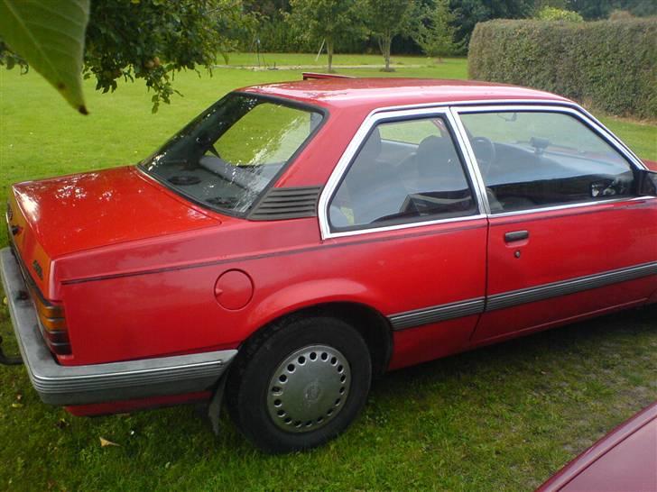 Opel Ascona C 1.6 Sh SOLGT billede 9