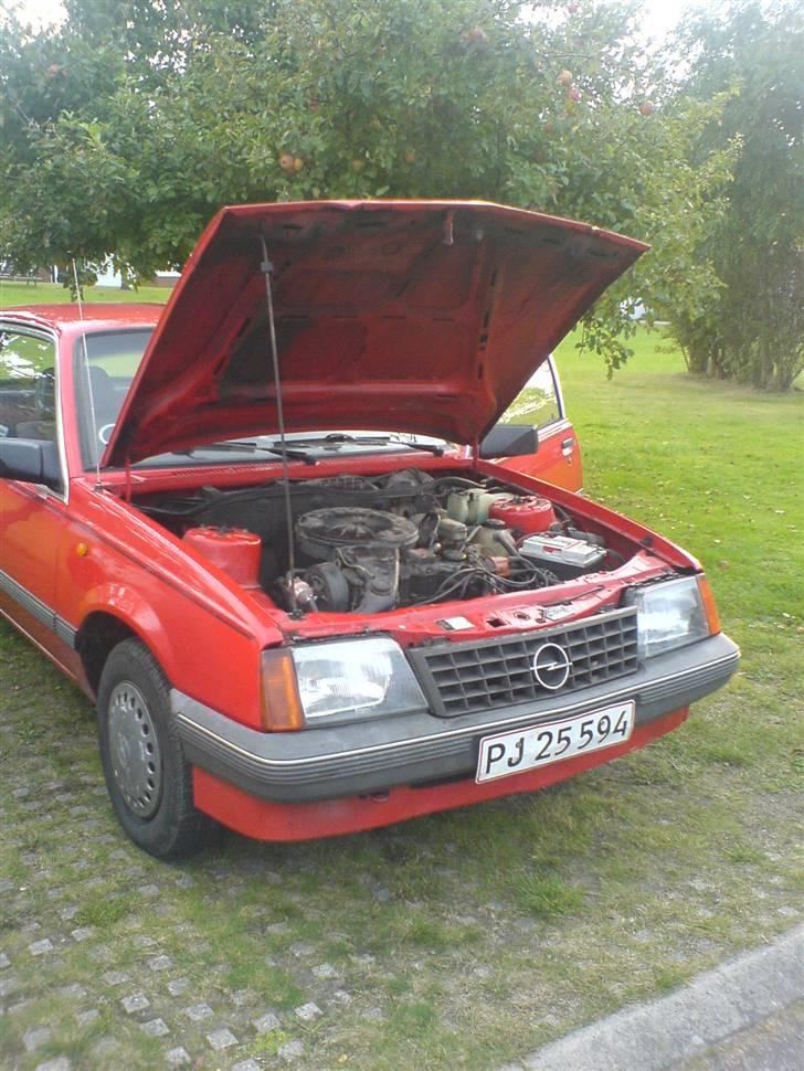 Opel Ascona C 1.6 Sh SOLGT billede 12