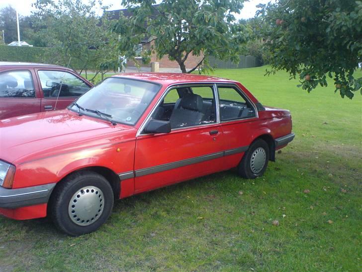 Opel Ascona C 1.6 Sh SOLGT billede 13
