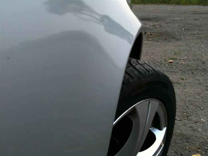 Mercedes Benz 230E - Heller ingen rust her billede 12