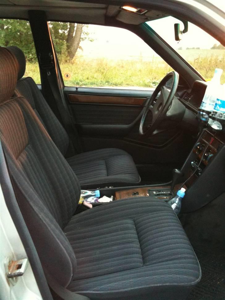 Mercedes Benz 230E - Forsæderne  billede 14