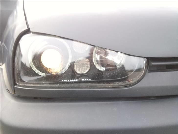 VW Vento - Lav - Bred - Hård i den ene lygte og Cleancrew.dk i den anden billede 1