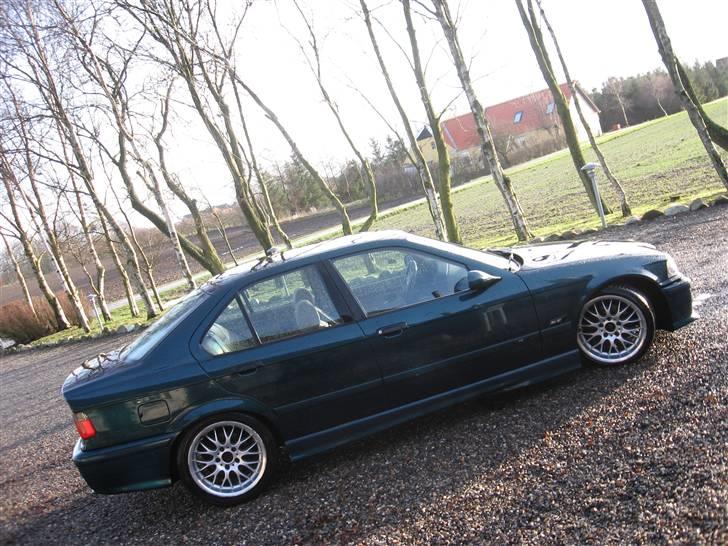 BMW E36 328i SOLGT! billede 2