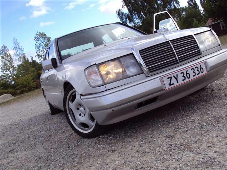Mercedes Benz 230-300E billede 1