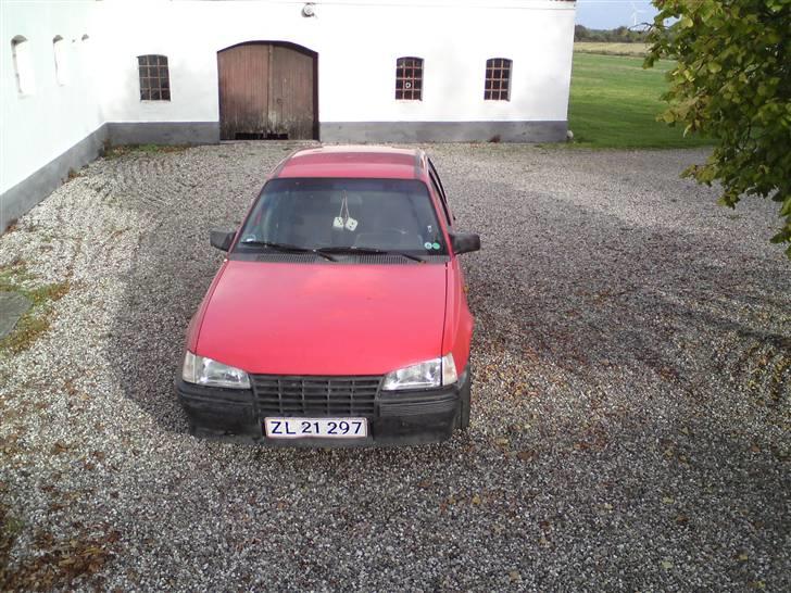 Opel Kadett E Sedan (SOLGT) billede 2