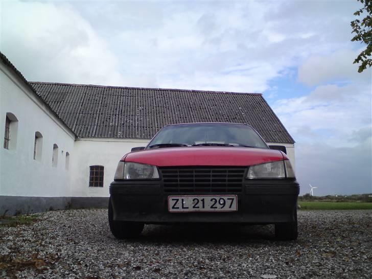 Opel Kadett E Sedan (SOLGT) billede 3