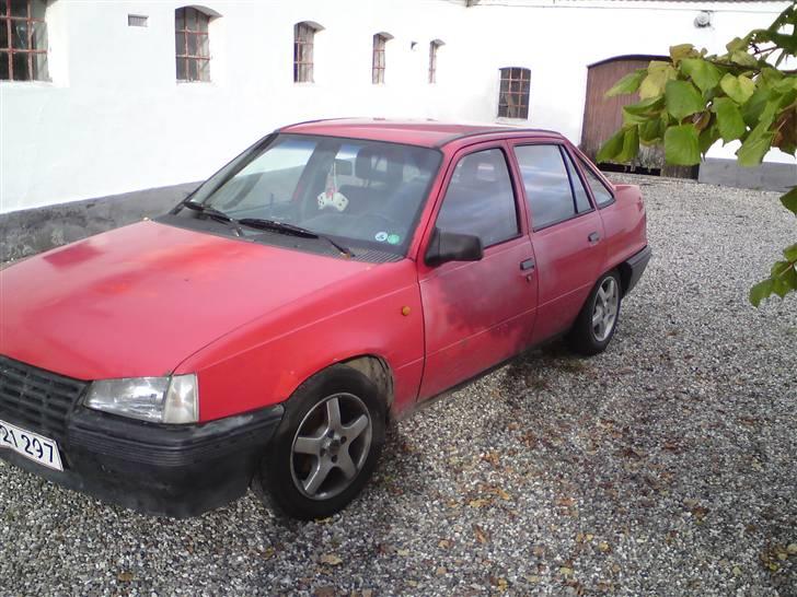 Opel Kadett E Sedan (SOLGT) billede 5