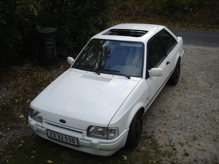 Ford Escort XR3i SOLGT. billede 1