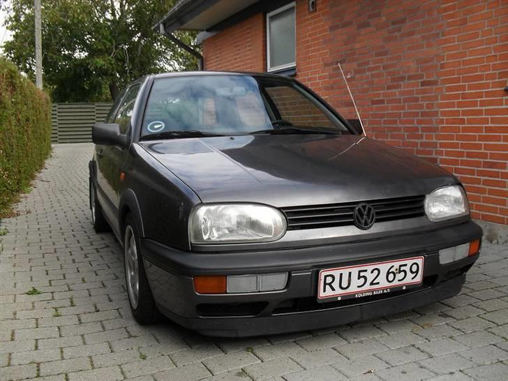 VW Golf    ---     solgt billede 1