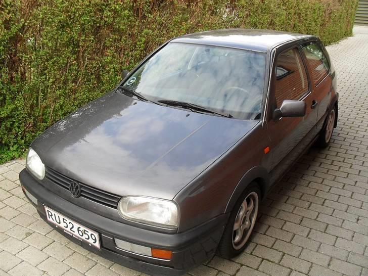 VW Golf    ---     solgt billede 2