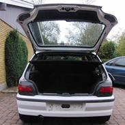 Renault Clio 16v    **SOLGT**