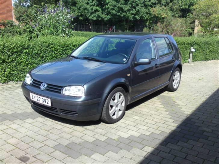 VW Golf IV 5 dørs "total skadet" billede 2