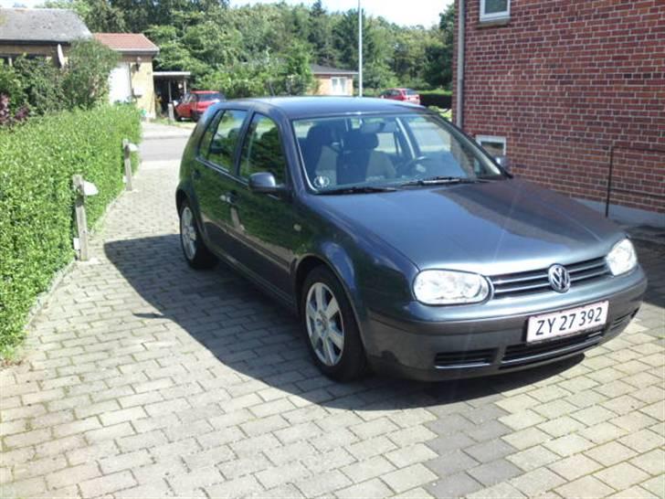 VW Golf IV 5 dørs "total skadet" billede 3