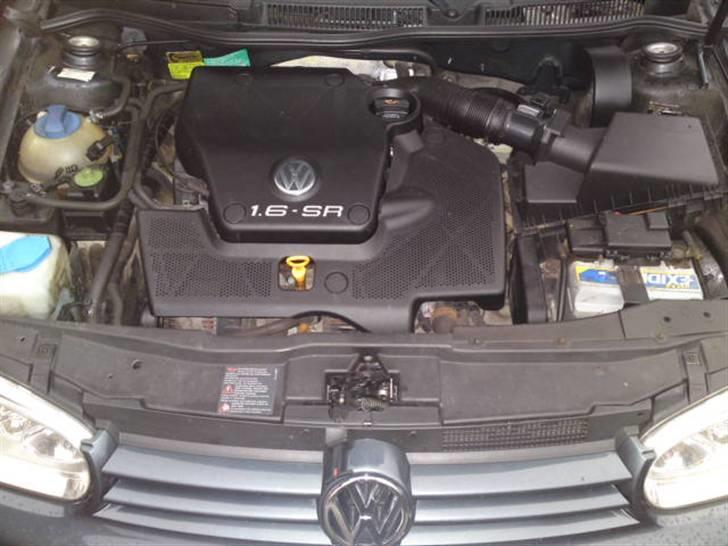 VW Golf IV 5 dørs "total skadet" billede 8