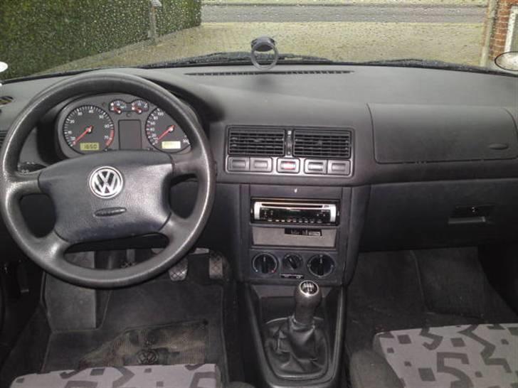 VW Golf IV 5 dørs "total skadet" billede 9