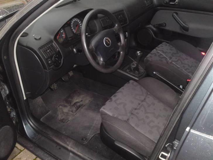 VW Golf IV 5 dørs "total skadet" billede 10