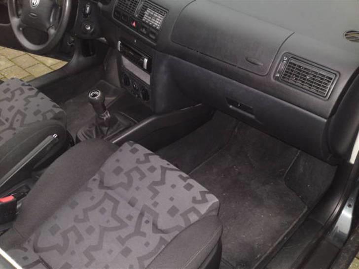 VW Golf IV 5 dørs "total skadet" billede 11