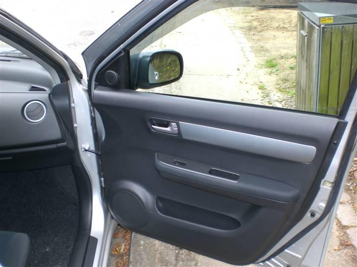 Suzuki Swift 1.3 DDis *SOLGT* billede 9