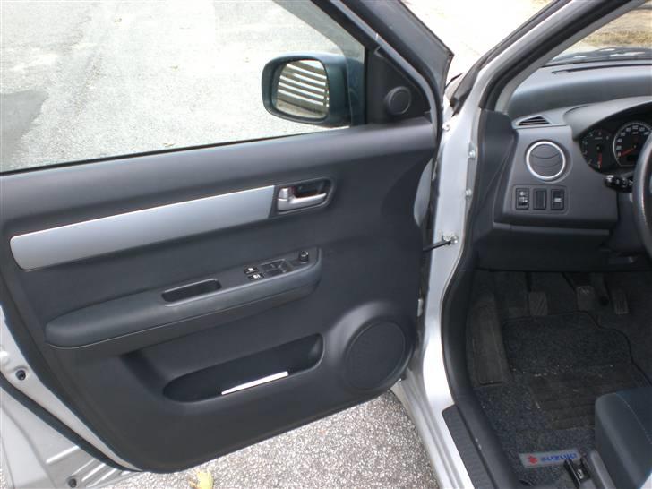 Suzuki Swift 1.3 DDis *SOLGT* billede 10