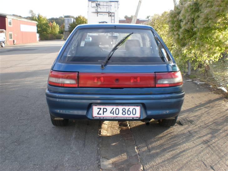 Mazda 323 1,3 16v *SOLGT*  billede 4