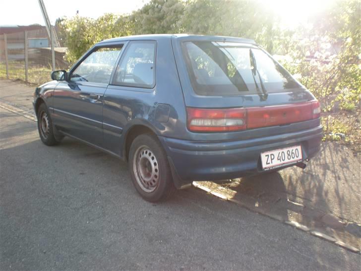 Mazda 323 1,3 16v *SOLGT*  billede 5