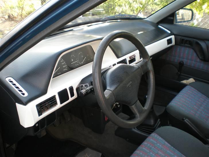 Mazda 323 1,3 16v *SOLGT*  billede 7