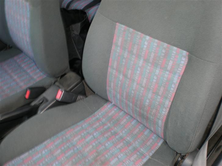 Mazda 323 1,3 16v *SOLGT*  billede 8