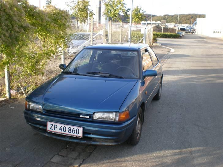 Mazda 323 1,3 16v *SOLGT*  billede 10