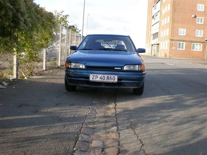 Mazda 323 1,3 16v *SOLGT*  billede 11
