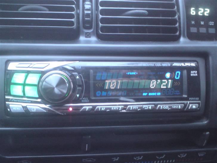 Toyota Corolla E10 1.3 Xli. (skrottet) - Headunit´en - en alpine . resten kan jeg ikke huske :P billede 7