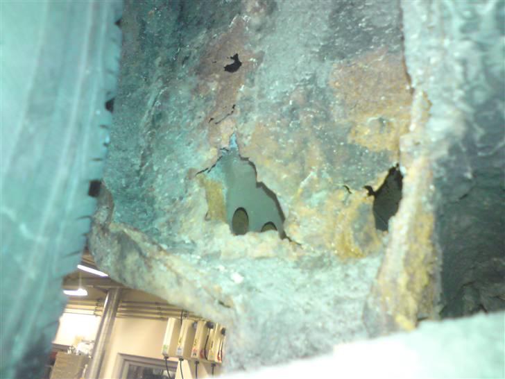 Toyota Corolla E10 1.3 Xli. (skrottet) - Venstre bagerste inderskærm før pladesmeden havde været på den :´) billede 8