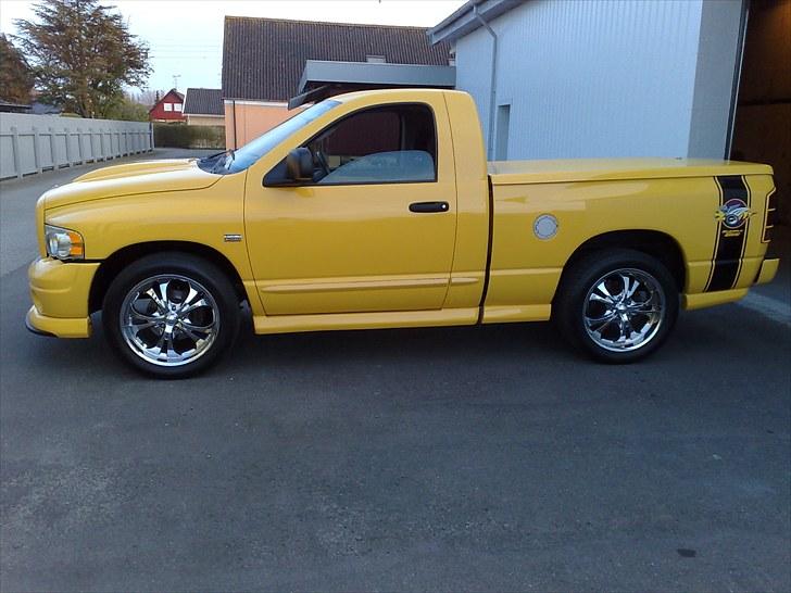 Dodge Ram 1500 rumble Bee - En af de sidste dage med sol på Bornholm billede 1