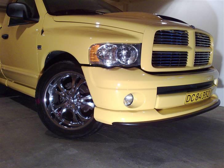 Dodge Ram 1500 rumble Bee - Der skal nogle gode dæk til så den ikke køre sidelæns 22" Boss Sport kan gøre det billede 2