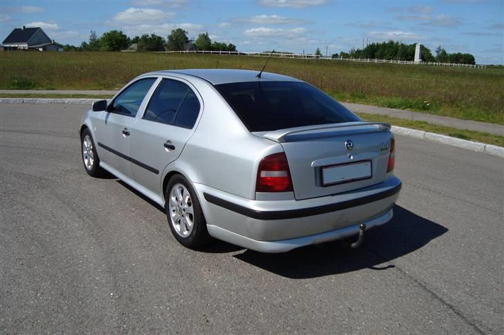 Skoda Octavia 1.8 20v turbo - Skrottet billede 3