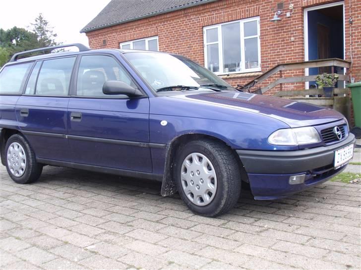Opel astra f - ja den ser lidt kedelig ud når den er st.a billede 3