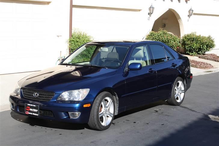 Lexus IS300 - Der er ikke nummerplade endnu men jeg har sådan en midlertidligt nummerplade i forruden. billede 1