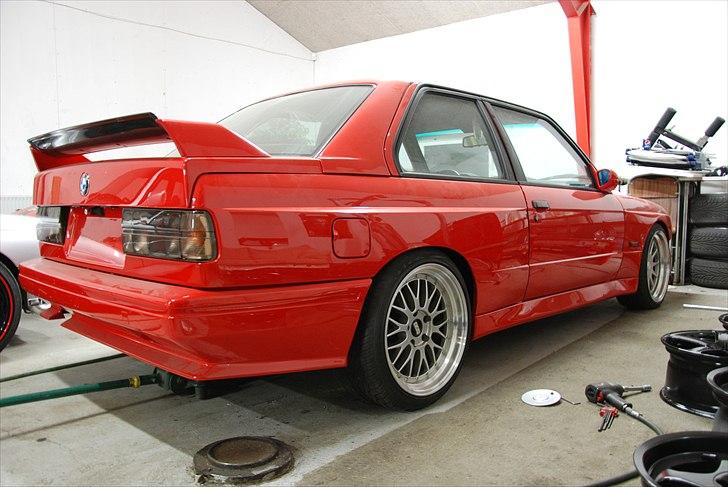 BMW M3 E30 (solgt) - Ny farve.. billede 9
