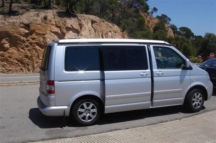 VW T5 California TDI 4Motion - En rast på en kyst vej udenfor Barcelona billede 6