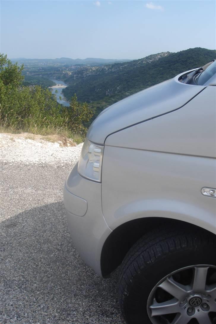 VW T5 California TDI 4Motion - Ardeche floden i Frankrig i baggrunden billede 13