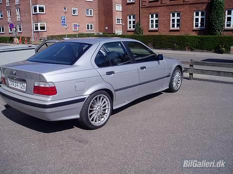 BMW 325i SOLGT! billede 2