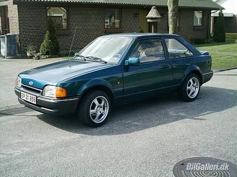 Ford Escort CL SOLGT billede 2