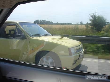 Opel corsa a GT - ser mega godt ud med det scoop.. mangler bare at sætte gitter i :D billede 9