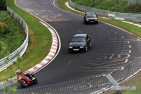 Alfa Romeo 155 Q4 - Nürburgring 2006 - motorcyklen var for hurtig, men BMW´en med bur og det hele, måtte æde støvet... billede 13