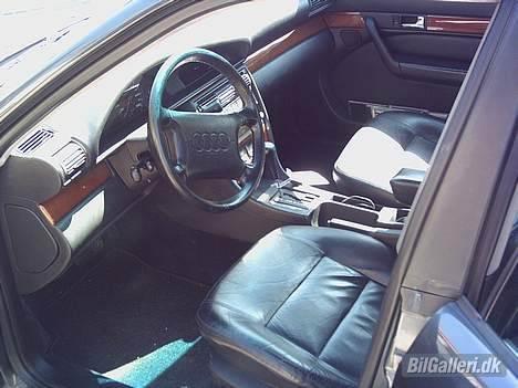 Audi 100 - Her er så interiøret. Et stks ko.  billede 5