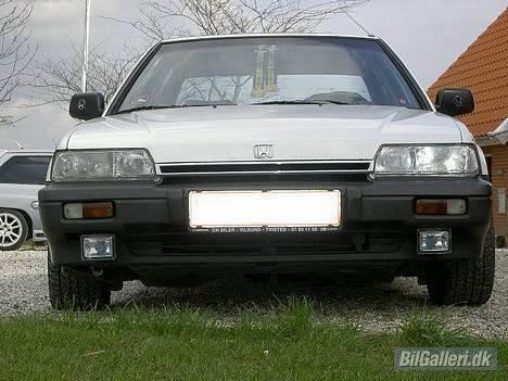 Honda Accord EX (Til salg) - Den lave front. billede 4