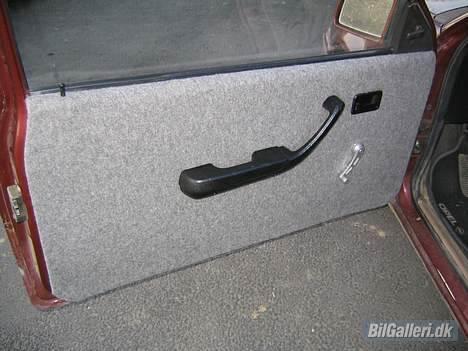 Opel Kadett E * DØD* - Mine nye dørbeklædninger :) hvad syntes i ? jeg syntes de er okay :D billede 4