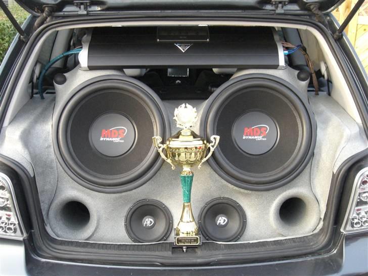 VW golf 4 (solgt) - pokalen for det danske mesterskab i bass race 120-129,9 db 2007 billede 10