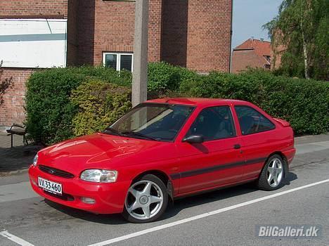 Ford Escort - SOLGT - Sådan så den ud da jeg købte den, der er jo sket lidt siden. :-) billede 11