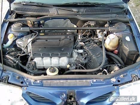 Renault Megane Williams - solgt - Billede af standard motorrum billede 7